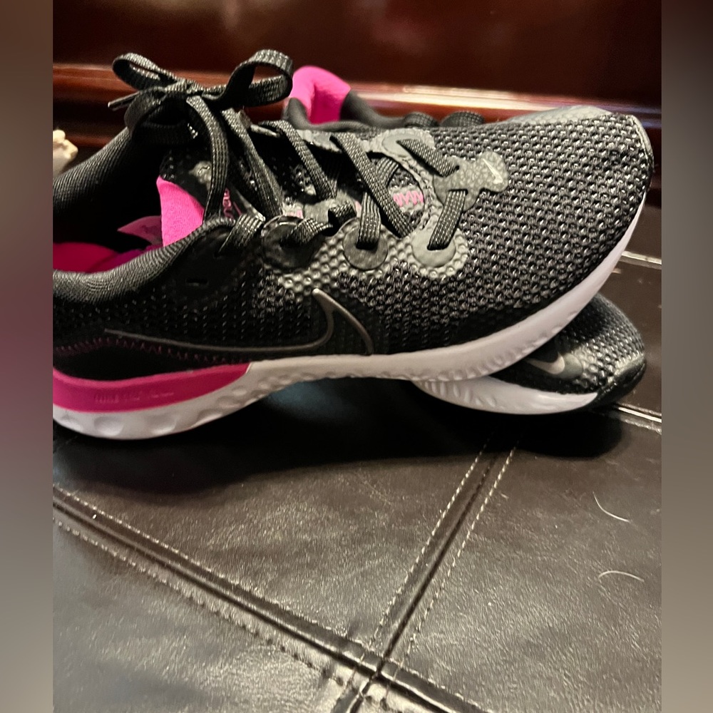 Nike Renew size 6